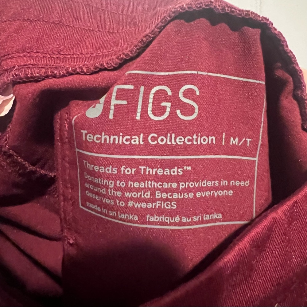 Figs Jogger Scrub Pants in Maroon. Size M Tall. - Picture 3 of 3